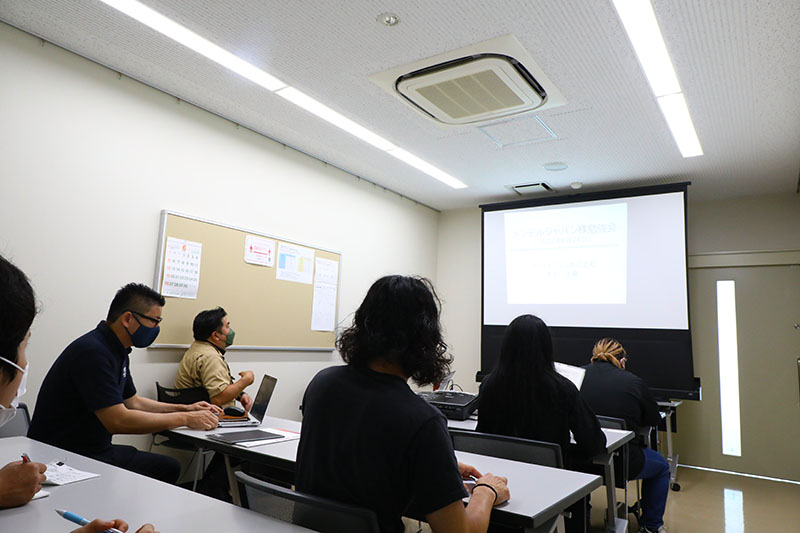外部の講師を招いて勉強会を行いました